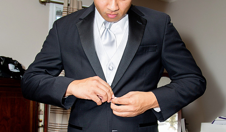 GroomsPreparation-39