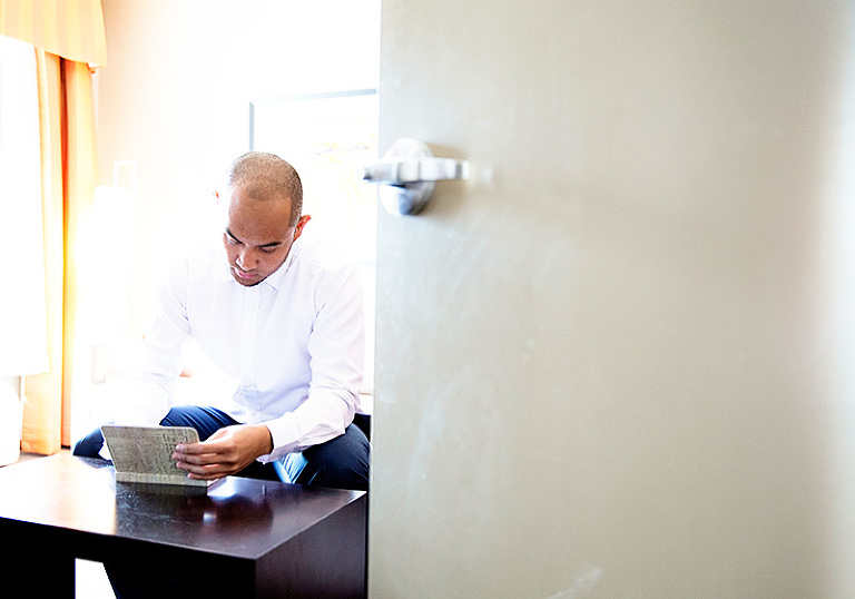 GroomsPreparation-30